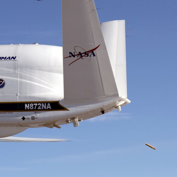 Lý do Mỹ đưa máy bay lao thẳng vào cơn bão