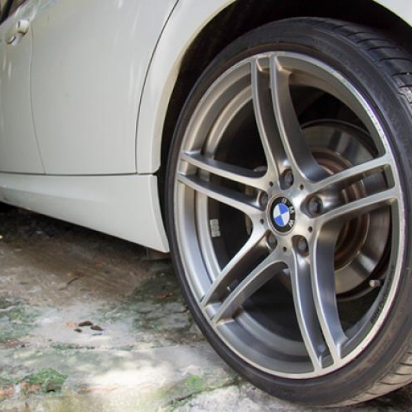 Vòng bi trong bánh xe ô tô khác gì so với vòng bi trong máy móc công nghiệp?