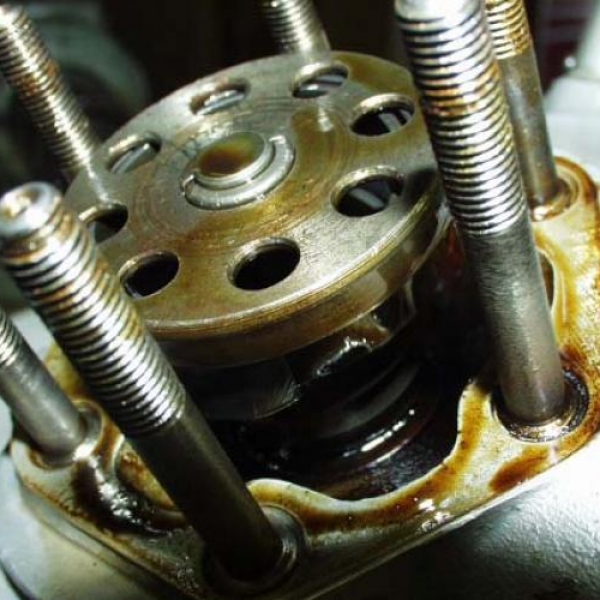 Tác hại của việc quên thay dầu nhớt đúng định kỳ