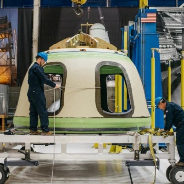 Có gì bên trong nhà máy chế tạo tên lửa bí mật của tỷ phú Mỹ?