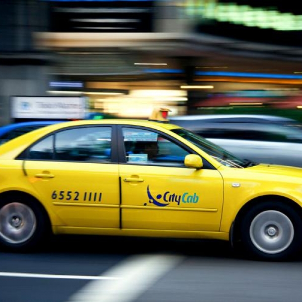 Taxi vàng thì an toàn hơn taxi xanh?