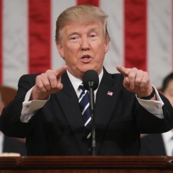 Donald Trump tuyên bố sẽ đưa phi hành gia hạ cánh an toàn lên Mặt trăng và sao Hỏa