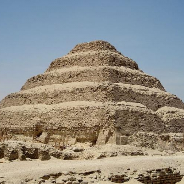 Ai là người kĩ sư đầu tiên trên thế giới?