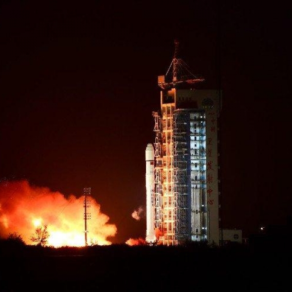 Trung Quốc phát triển tên lửa có thể phóng từ máy bay