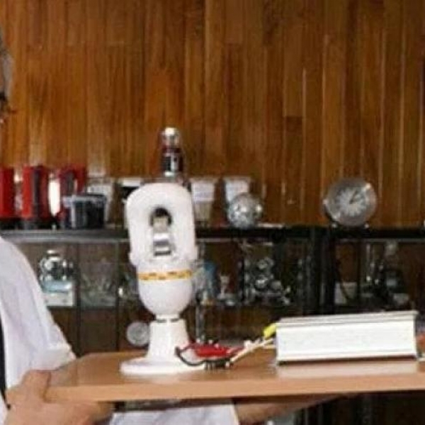 Mexico phát minh ra pin vĩnh cửu, bật sáng đèn pin trong 100 năm