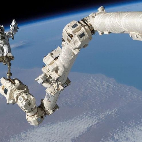 NASA sắp ra mắt robot theo dõi hoạt động của các phi hành gia