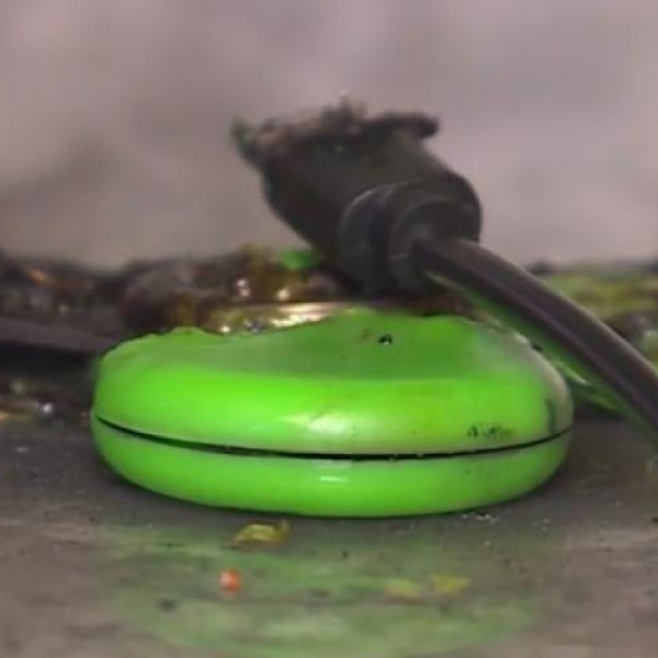 Fidget Spinner phát nổ khi đang sạc