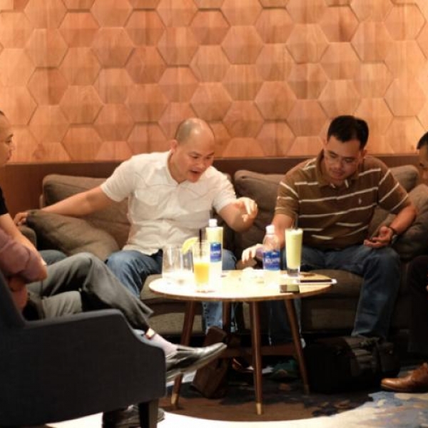 Ông Nguyễn Tử Quảng bàn chuyện ra mắt Bphone 2