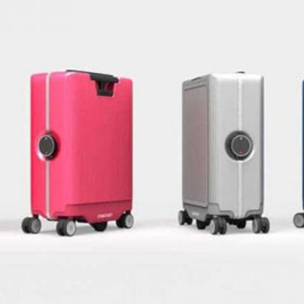 Chiếc vali chạy theo chủ nhân