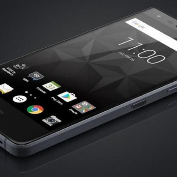 BlackBerry Motion: Đẹp quyến rũ.