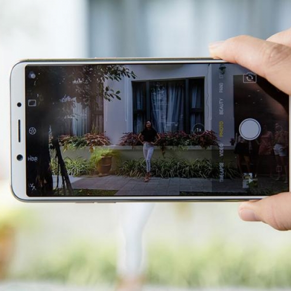 Vào ngày 4 tháng 11, OPPO sẽ ra mắt smartphone F5 với màn hình vô cực tràn viền tại Việt Nam.