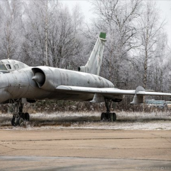 Phi cơ đánh chặn 