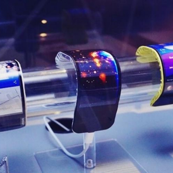 Ngắm ý tưởng Galaxy X với thiết kế màn hình uốn cong, nhỏ gọn như một cuốn sổ ghi chú
