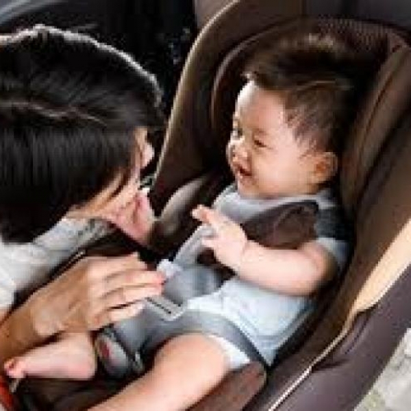 Chọn mua và sử dụng ghế an toàn cho trẻ đi chơi xa đầu năm