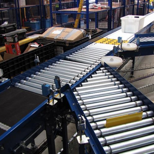 Một số dây chuyền sản xuất sử dụng hệ thống băng tải con lăn